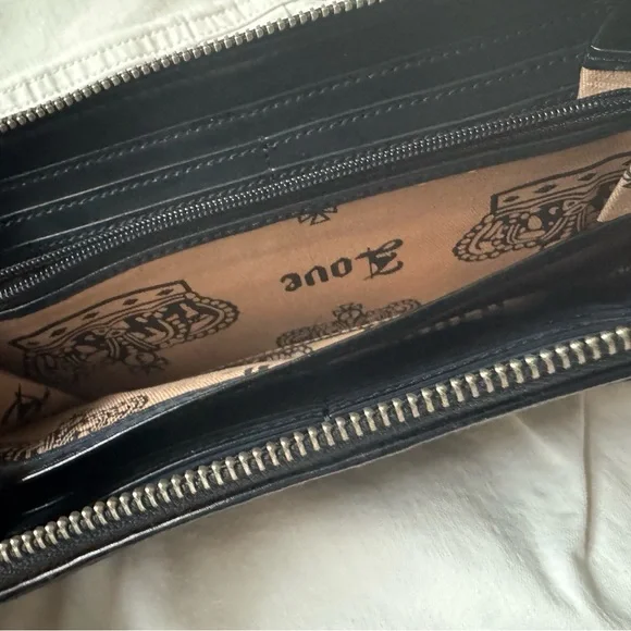 Juicy Couture Continental Wallet - Picture 3 of 5